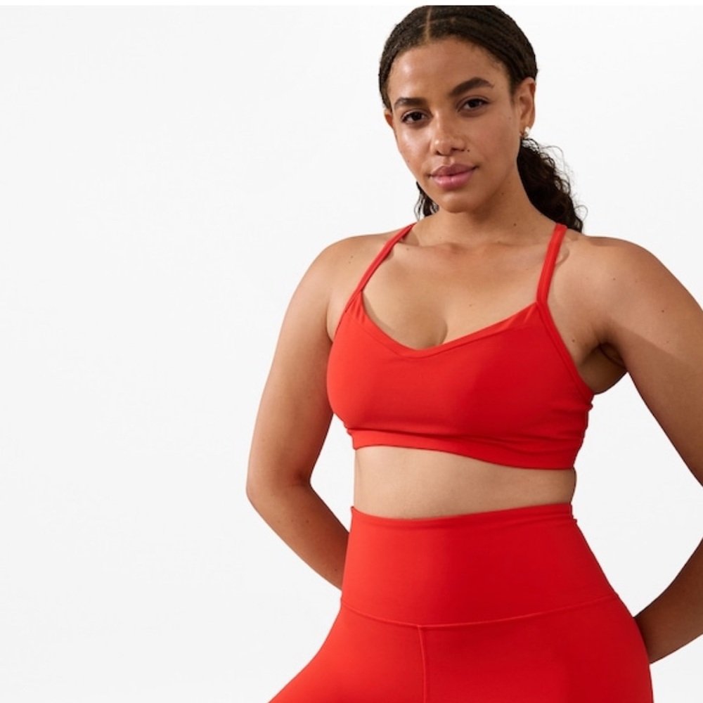 NWT Athleta Vital Bra  Medium  D-DD.  Cardinal